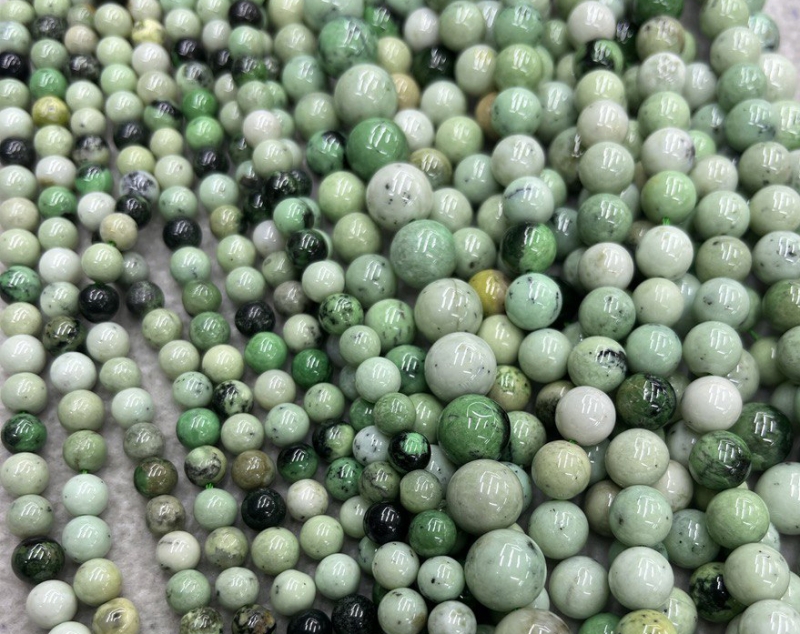 Бусины Гранат зеленый качество АВ+ гладкий глянцевый шар 6мм, 8мм, 10мм натуральный камень