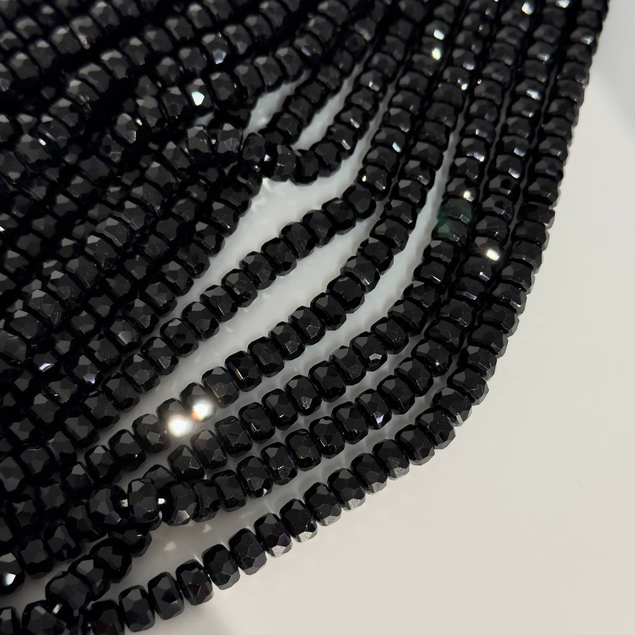 Бусины стеклянные размер 4,8*7,6мм цвет черный